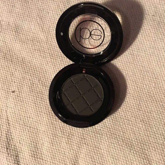 NWOT BeautiControl mineral shadow Midnight .04oz - Picture 1 of 2